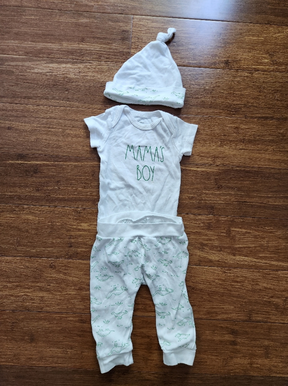Rae Dunn Baby Boy White & Green "Mama's Boy" Bodysuit Pants & Hat Set 6-9 Months